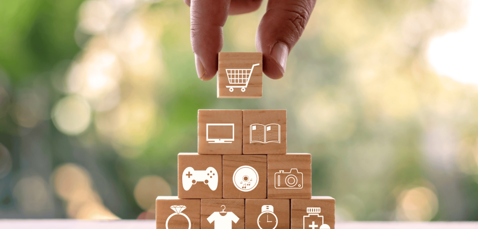 Shopping cart icon on wooden block, marketing, retail, business, commerce, entrepreneur, e-commerce, shopping, online sales, store.